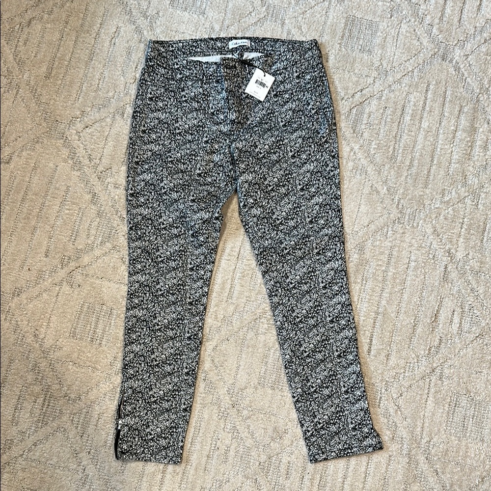Calvin Klein - Black and White Women's Jeans - Size 4